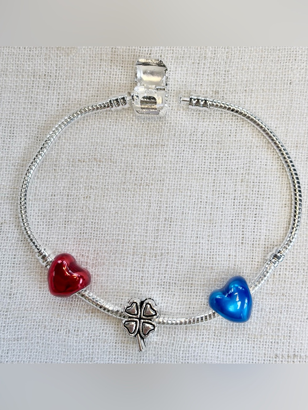 925 sterling silver snake chain Bracelet.Hearts,clover charm.Barrel clasp.NWOT.